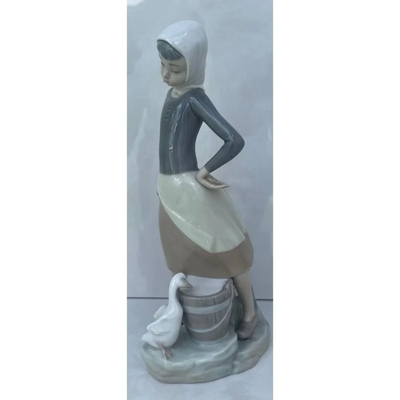 Milk Maid With Goose Lladro Vintage Figurine Girl with Milk Pail Porcelain - Picture 2 of 8